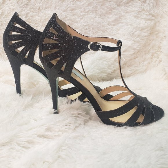 NEW Betsey Johnson Women's Dress Pump - Picture 3 of 9